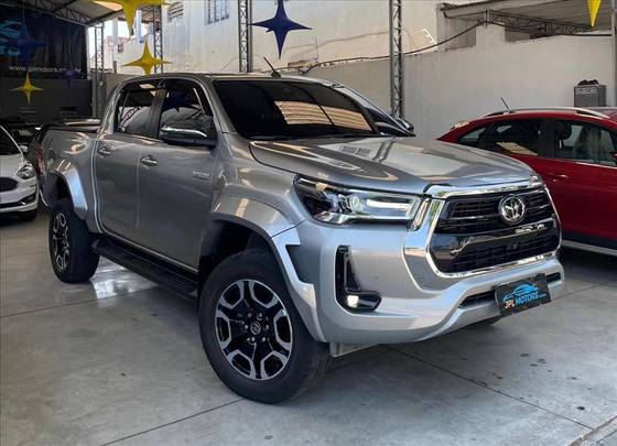 TOYOTA HILUX 2.8 D-4D TURBO DIESEL CD SRX PLUS 4X4 AUTOMÁTICO